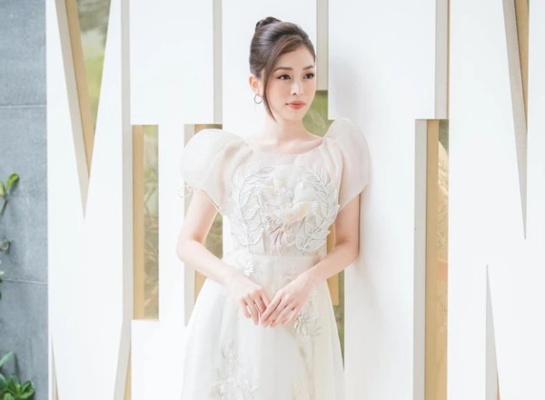 Bùi Phương Nga rạng ngời ở tuổi 23, nàng Á hậu tài sắc vẹn toàn của Vbiz