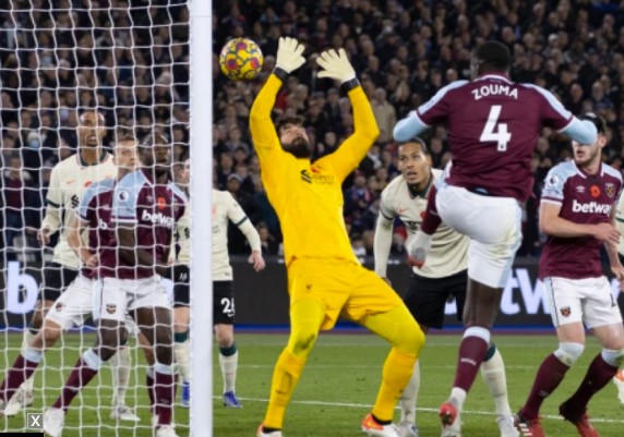 West Ham gây sốc hạ Liverpool 3-2, Ngoại hạng Anh ngày càng kịch tính