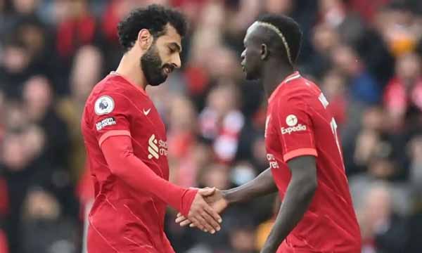 Liverpool lên đỉnh bảng Ngoại hạng Anh