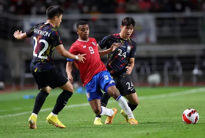 Son Heung-min lập siêu phẩm cứu Hàn Quốc, Richarlison bùng nổ với Brazil