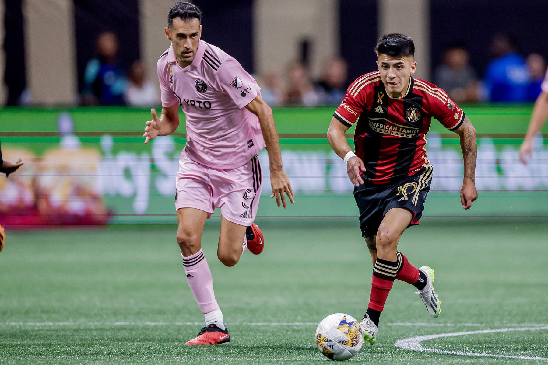 MU mua Thiago Almada thay thế Bruno Fernandes