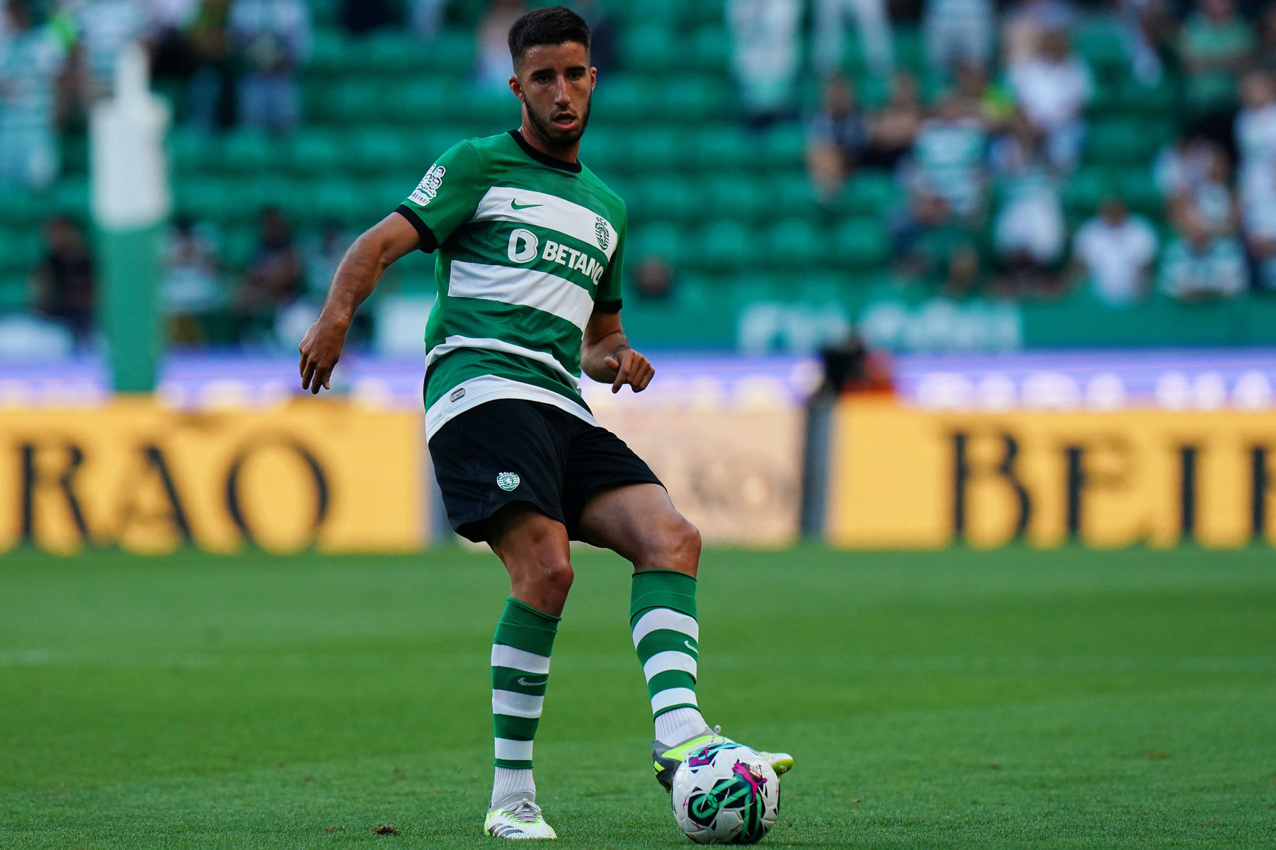 Real Madrid qua mặt MU trong vụ Goncalo Inacio