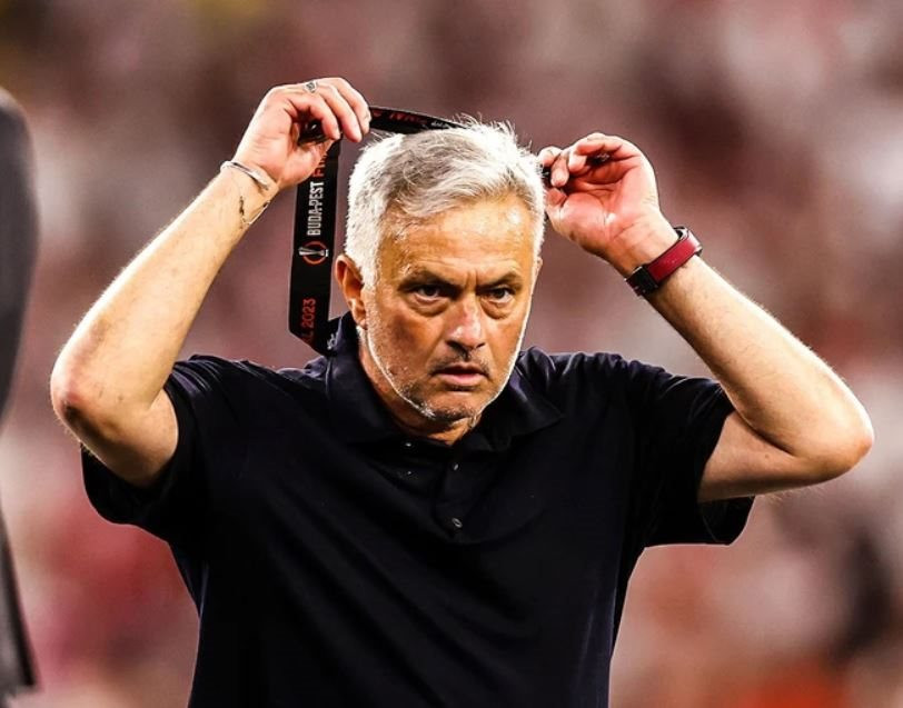 Jose Mourinho loay hoay tìm lại ánh hào quang
