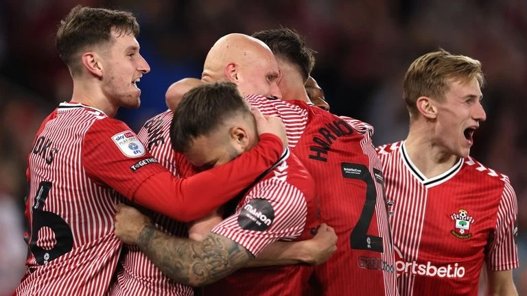 Southampton hẹn Leeds ở trận đấu đắt giá nhất thế giới