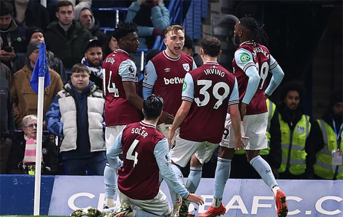 Ngược dòng đánh bại West Ham, Chelsea vào top 4