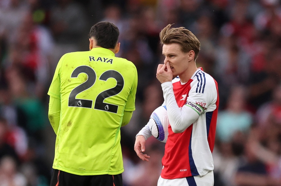 Arsenal buông Premier League