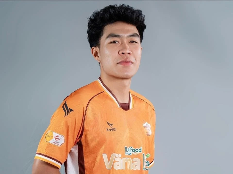 Phạm Lý Đức trở lại, giúp HAGL đua trụ hạng