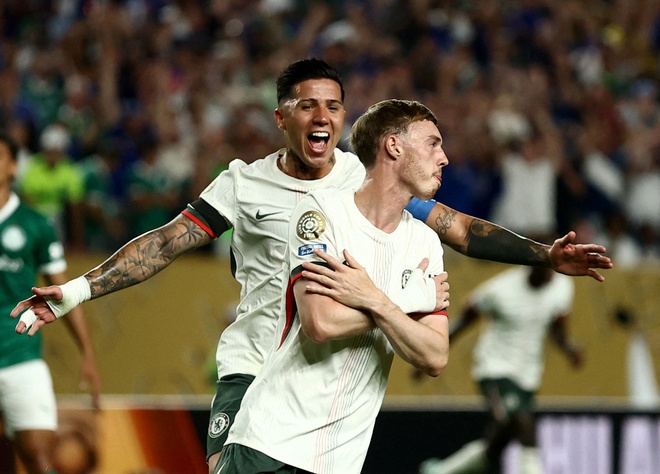 Chelsea vượt qua cú sốc vào chung kết