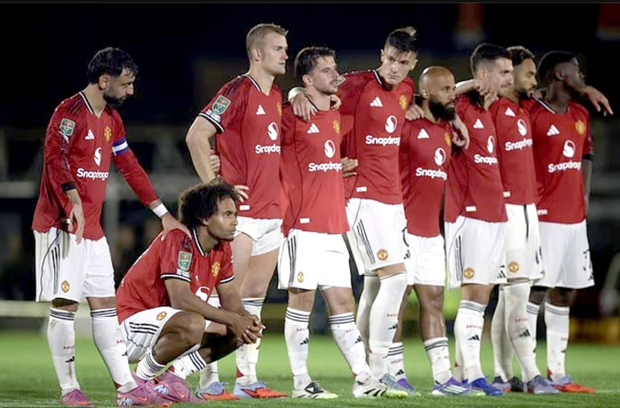 Man United sa chân vào vũng lầy