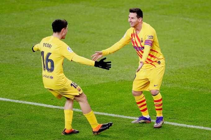 Messi lập cú đúp đưa Barca vào top 3