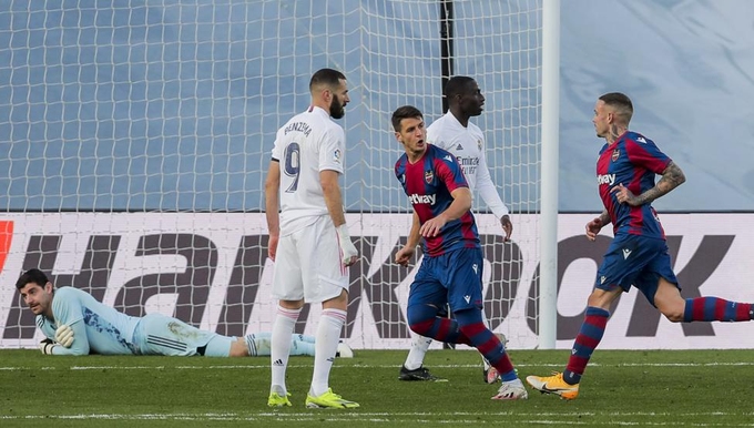 Real thua ngược trên sân nhà